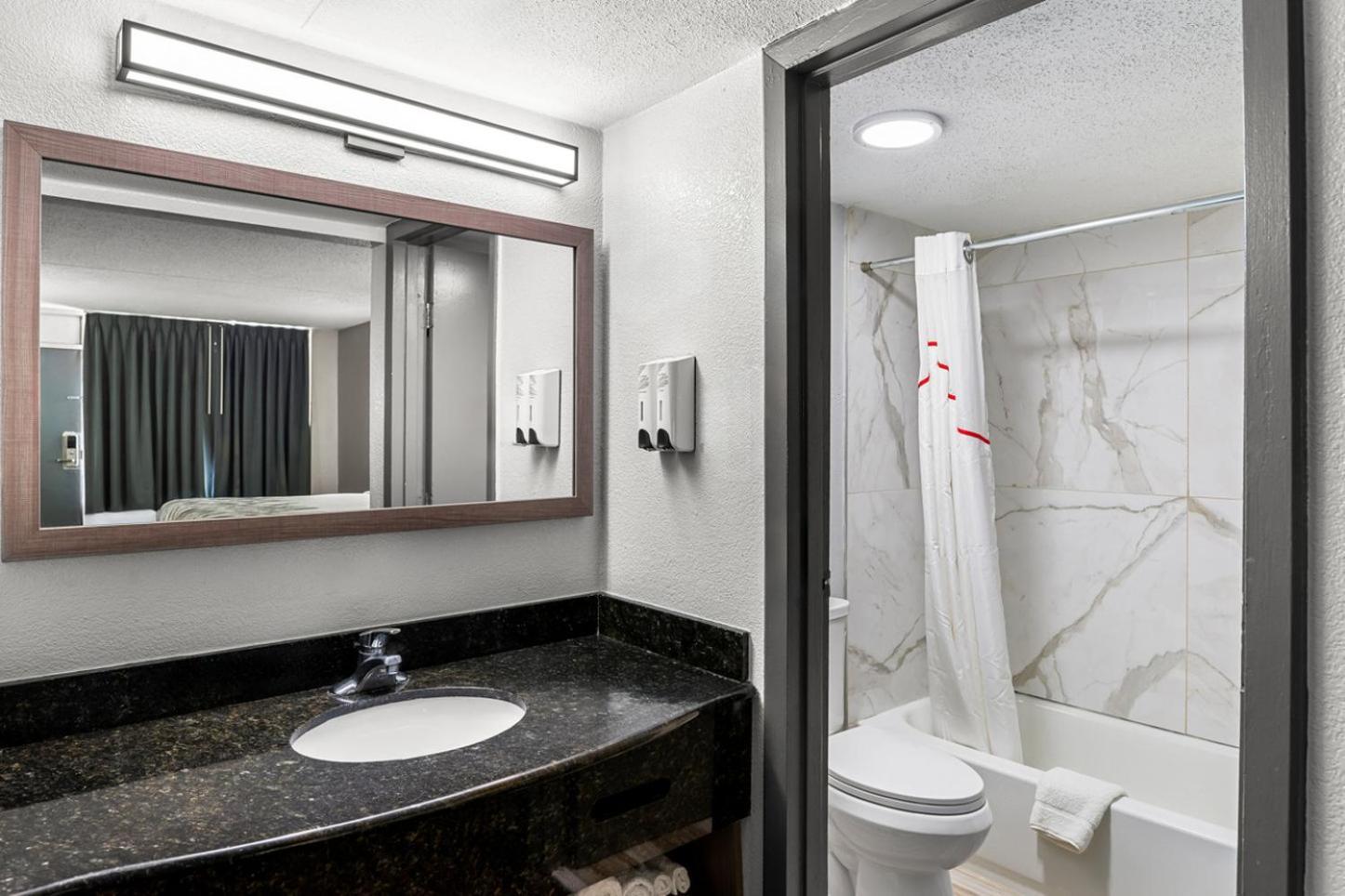 Red Roof Inn Richmond - Airport サンドストン エクステリア 写真